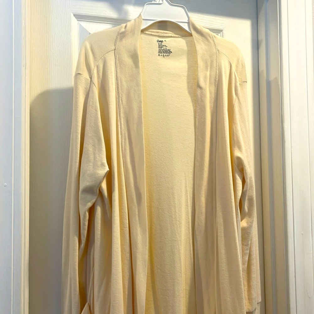 Gap, extra large, long sleeve open cardigan, jacket, front pockets, cream.